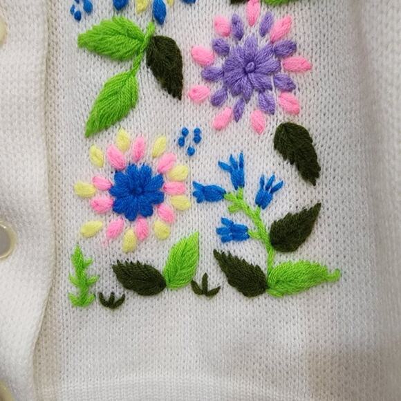 Vintage button front neon floral embroidered knit cardigan woman's size large - Picture 3 of 7